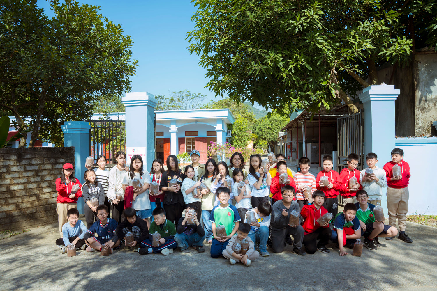 Hành Trình Khám Phá Trang Trại Nấm Linh Chi của Học Sinh Trường Tiểu Học Ngôi Sao