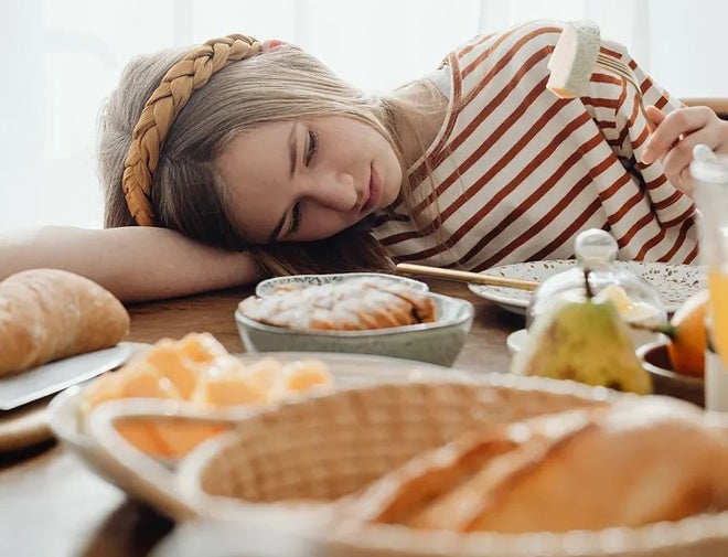 Vì sao ăn xong lại buồn ngủ và mệt mỏi? Cảnh báo rối loạn chuyển hóa